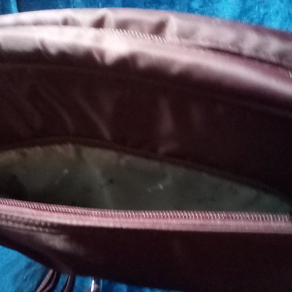 Lug Carousel XL in Wine Red - Picture 5 of 7